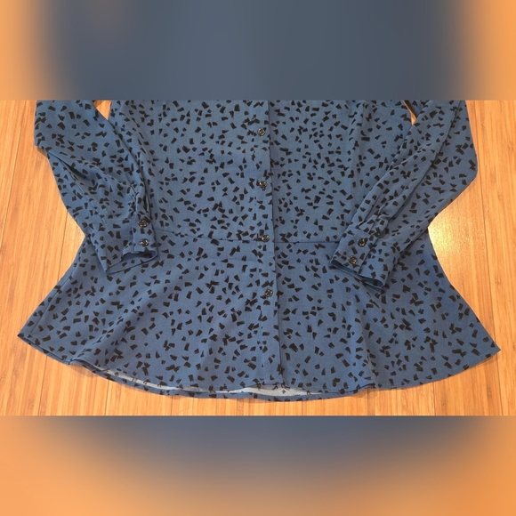 NWOT Susan Gaver Patterned Top - Picture 2 of 9